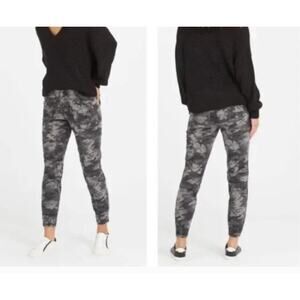 Spanx Blackwash Camouflage Stretch Twill Cargo Jogger Zipper Hem Detail Small